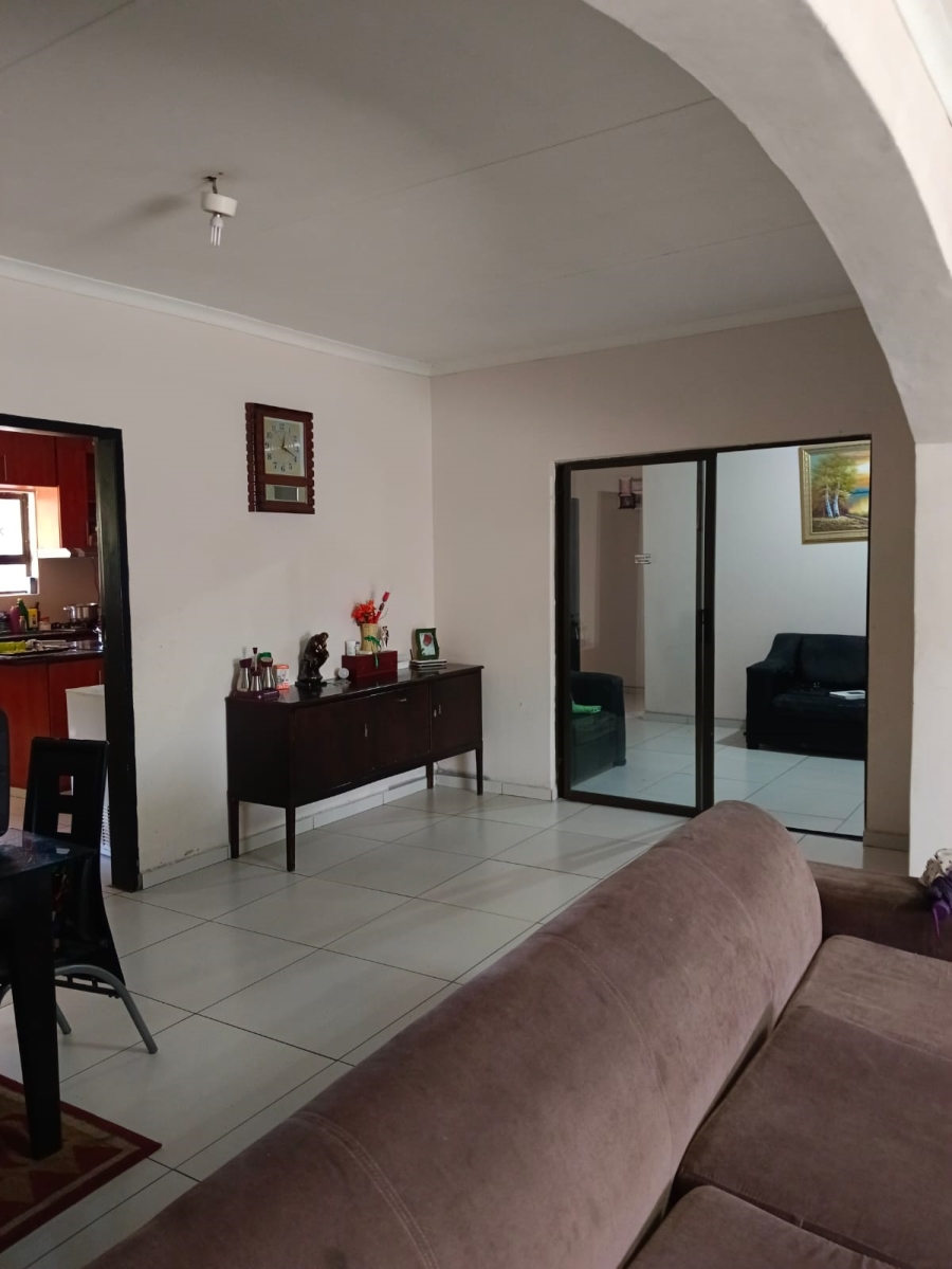 6 Bedroom Property for Sale in Flamwood North West